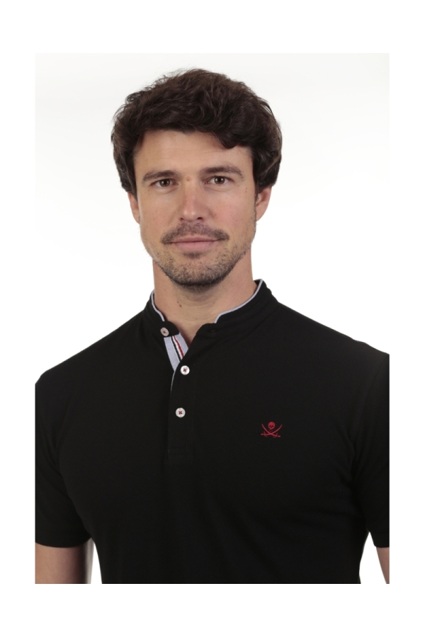 Polo Mao Hombre The Time Of Bocha QV1PMAO Negro