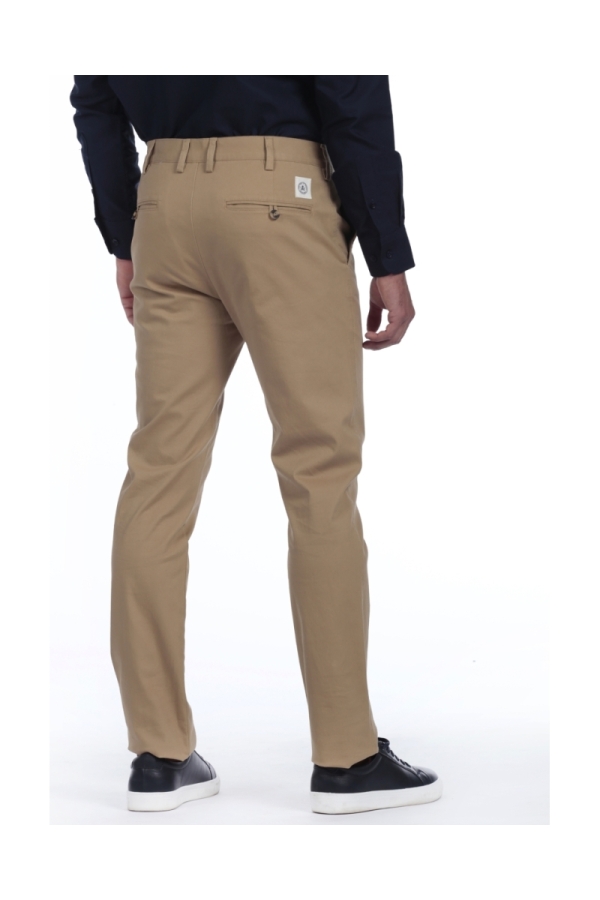 Pantalon Chino Hombre The Time Of Bocha QI1PCHINO Camel